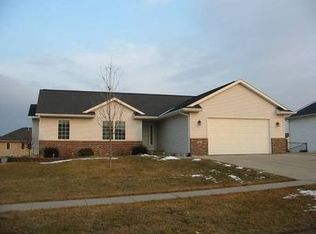 440 Prairie View Dr, Fairfax, IA 52228