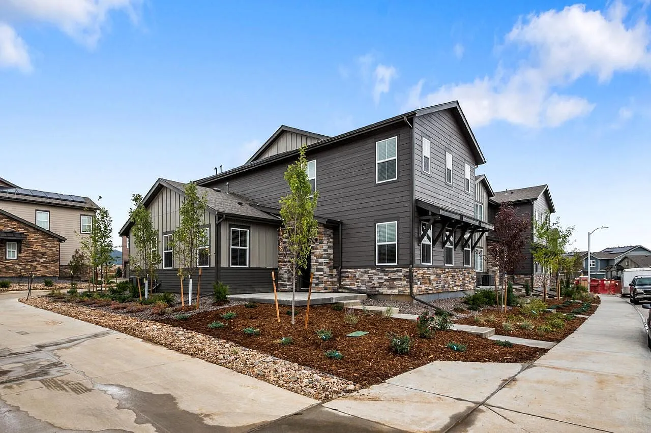4 bed, 3.5 bath, 2358 sqft, $3,550 — Photo 3