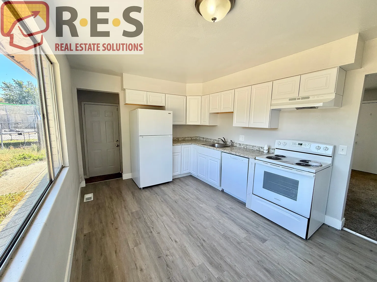 6 bed, 2000 sqft, $2,272 — Photo 2