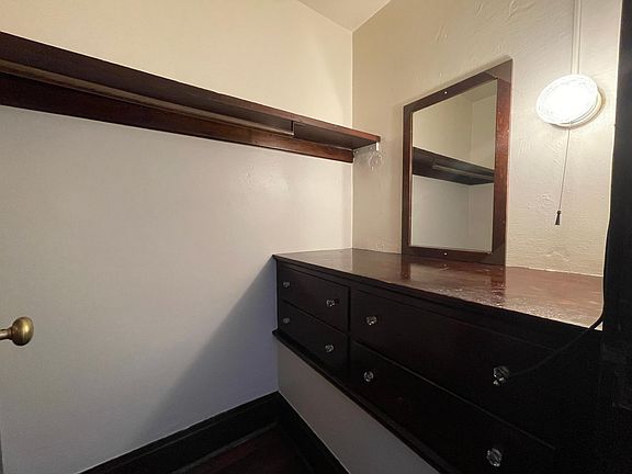 4th image of 914 S 5th St #6