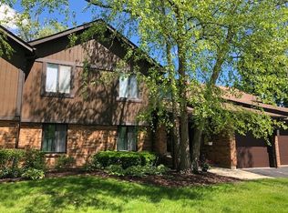 40 Creekside Cir APT C, Elgin, IL 60123