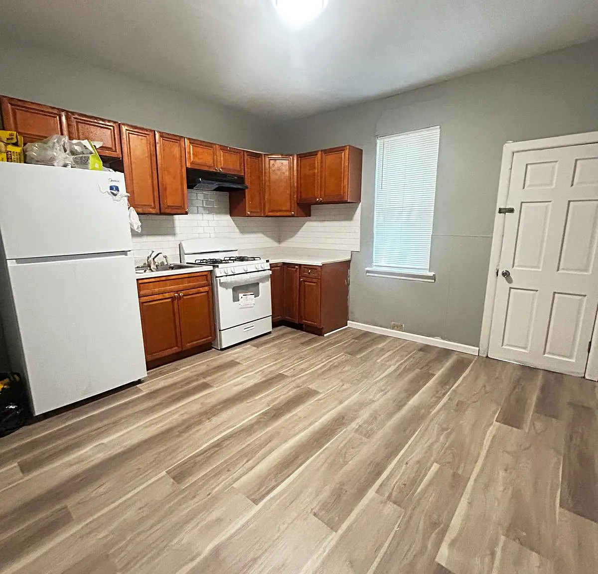 2 bed, 750 sqft, $1,600 — Photo 2
