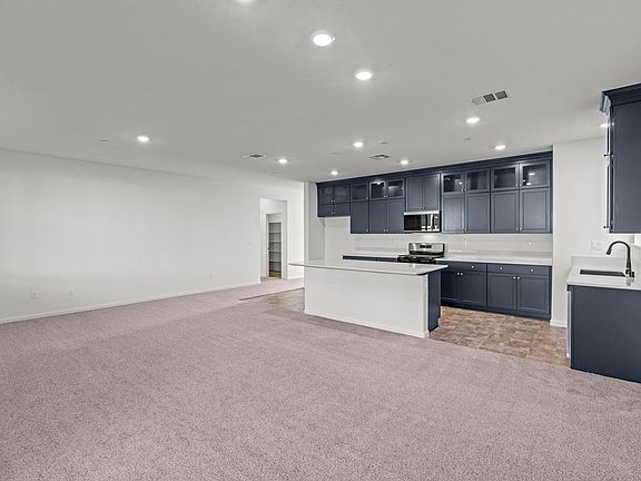 3rd image of 820 Summerhouse Dr