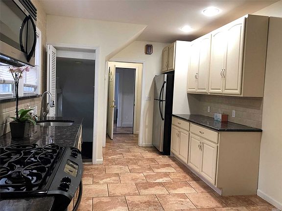 3rd image of 258 Washington Ave