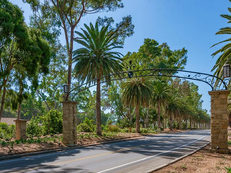 Laguna Blanca Dr — Photo 33