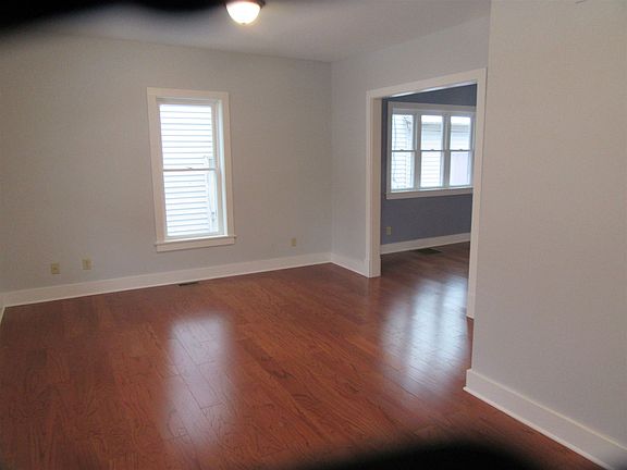 3rd image of 1043 California Ave