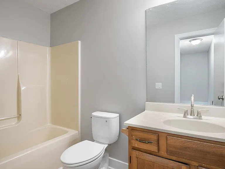 385 Warren St — Photo 12