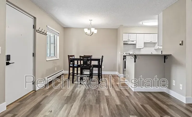 2 bed, 1.0 bath, 730 sqft, $1,578 — Photo 2