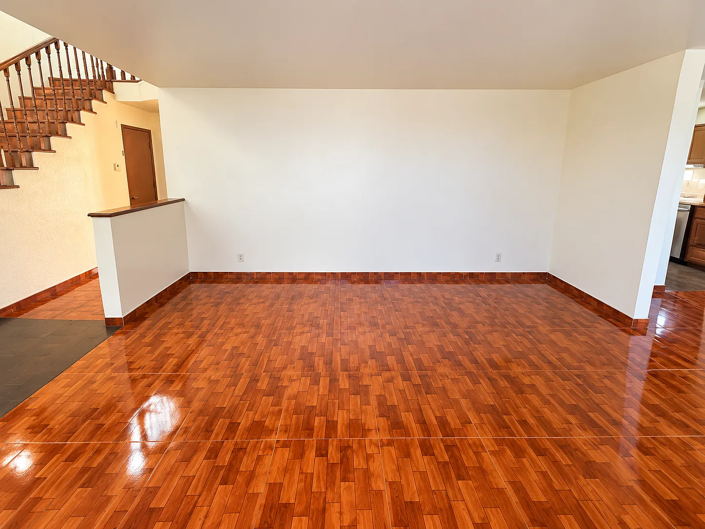 4 bed, 2.5 bath, 2310 sqft, $4,224 — Photo 4