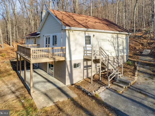842 Valley View Rd, Harpers Ferry, WV 25425