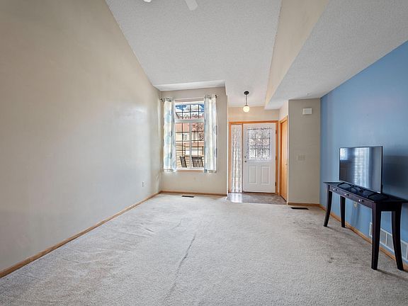 4th image of 2462 Oakridge Cir
