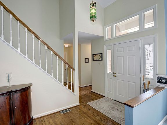 2nd image of 136 Starhill Ln