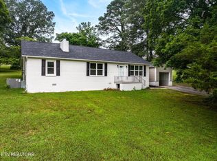 3803 Strong Rd, Mascot, TN 37806