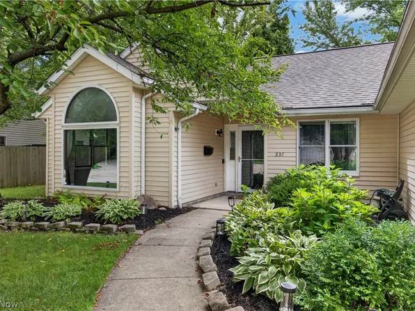 237 Butternut Ln, Berea, OH 44017
