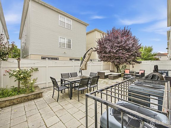 3rd image of 149 Bellair Pl
