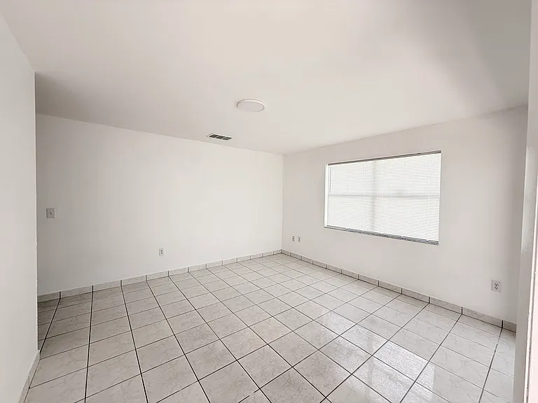 2647 SW 28th Ct #2647 — Photo 8