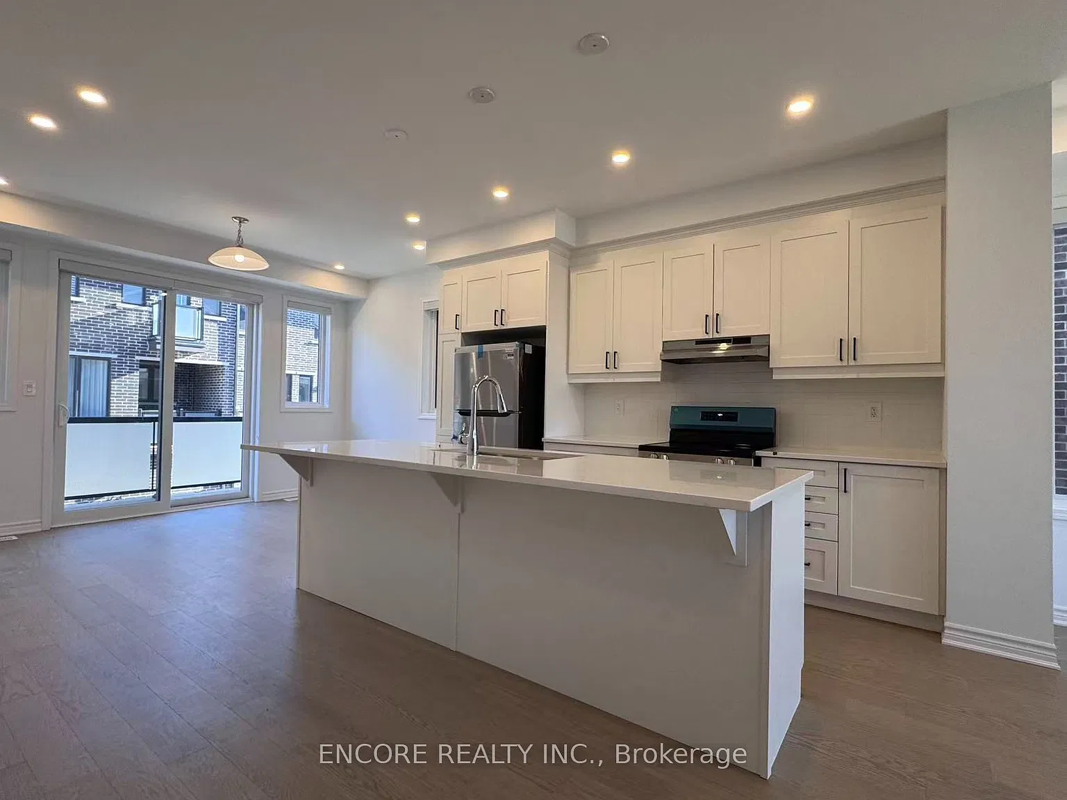 4 bed, $3,600 — Photo 2