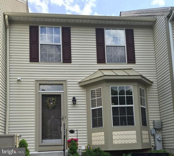1st image of 1319 Bennett Pl
