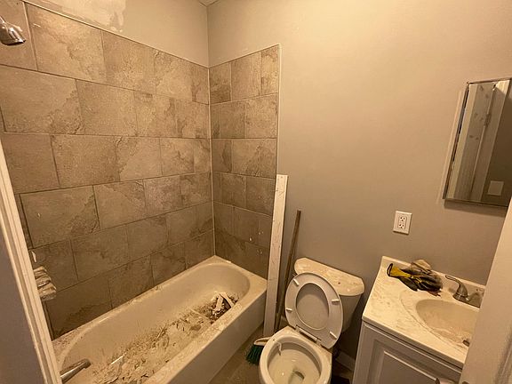 4th image of 43 Curtis Pl APT 3