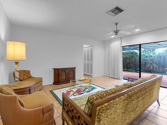 5th image of 709 NW 26th Avenue #A