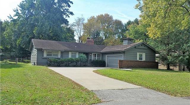 1st image of 105 W Country Ln
