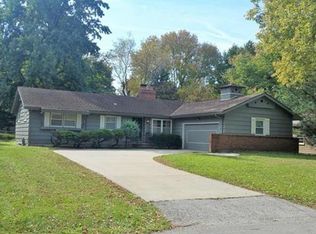 105 W Country Ln, Kansas City, MO 64114