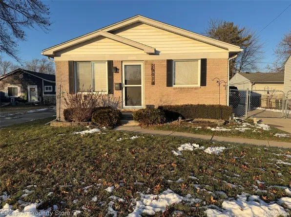 23011 Violet St, Saint Clair Shores, MI 48082