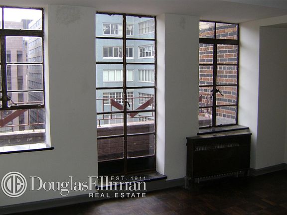 3rd image of 307 E 44th St APT 1207