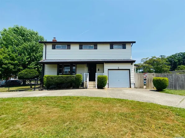 81 Jefferson Avenue, Brentwood, NY 11717