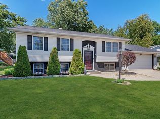 488 Franklin Ave, South Elgin, IL 60177