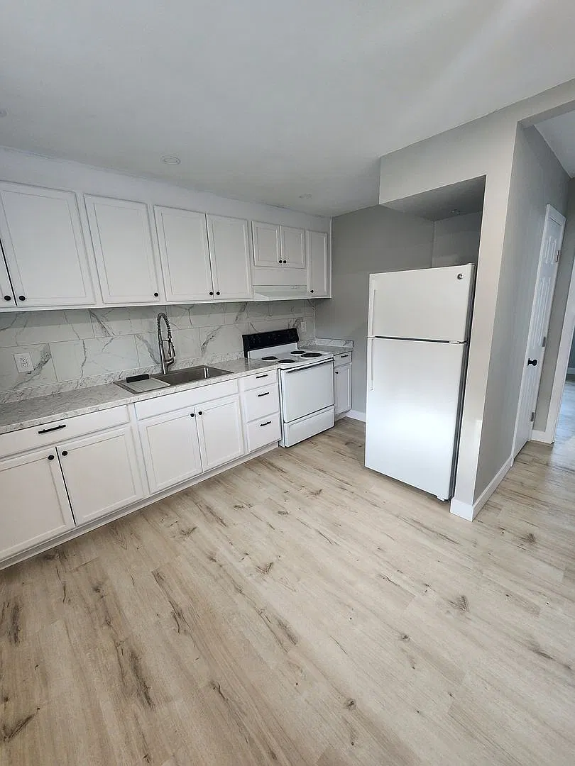 TAC T Carlyle Apartments — Photo 3