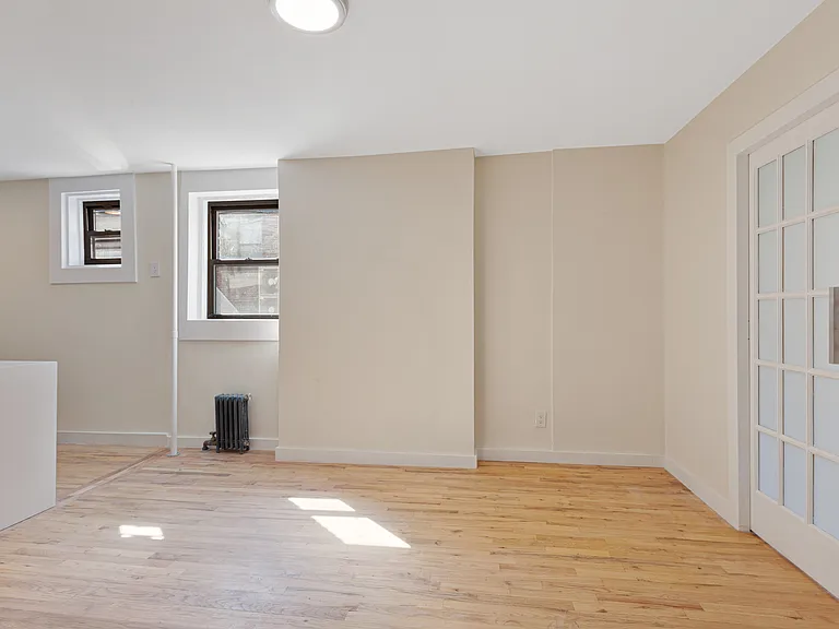 412 E 9th St #14 — Photo 9