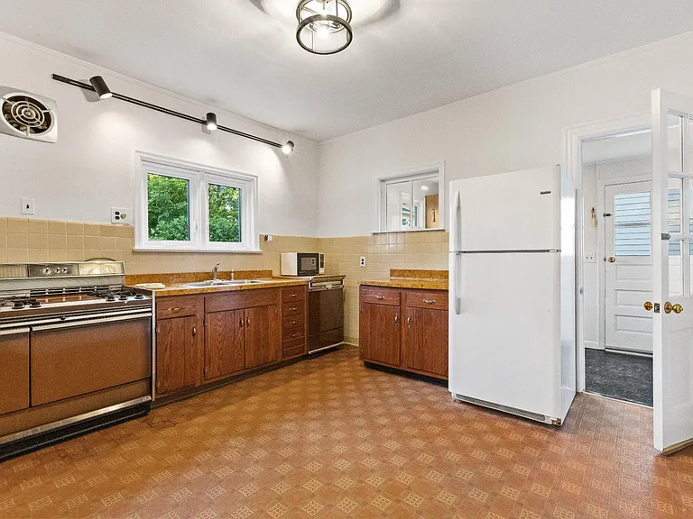 3 Willow St — Photo 6
