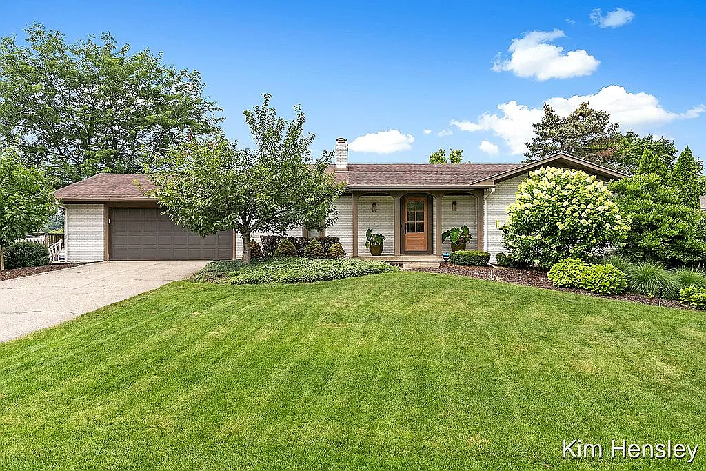 6189 Belding Rd NE photo 1