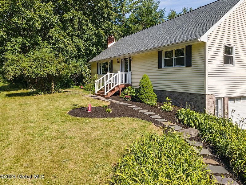 2nd image of 1089 Gordon Road