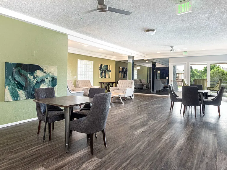 Wentworth Apartments — Photo 22