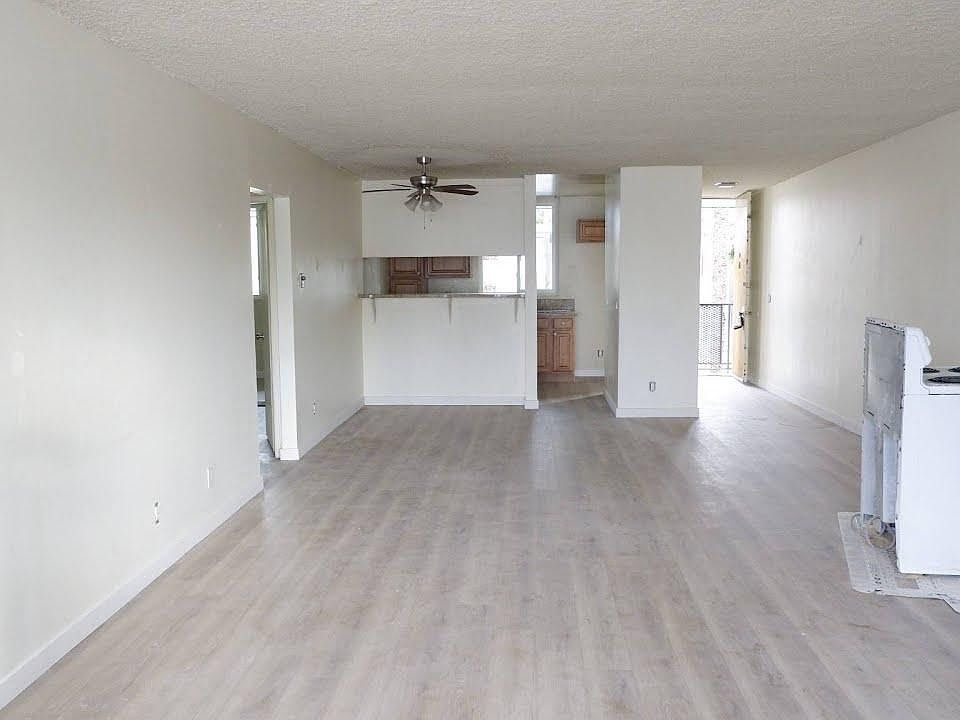 1st image of 5725 Reseda Blvd APT 28