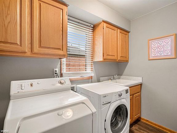 4th image of 54815 Chickasaw Dr