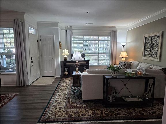 3rd image of 211 Edinburgh Ct