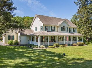 2 Old Farm Rd, Woodbridge, CT 06525