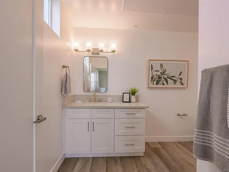 1316 E Grand Ave #104 — Photo 13