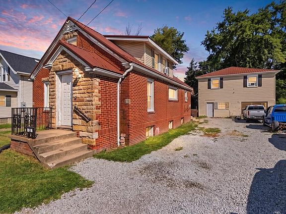 2nd image of 922 Springmill St