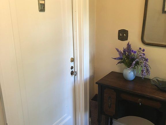 5th image of 201 W 51st Ter APT 1