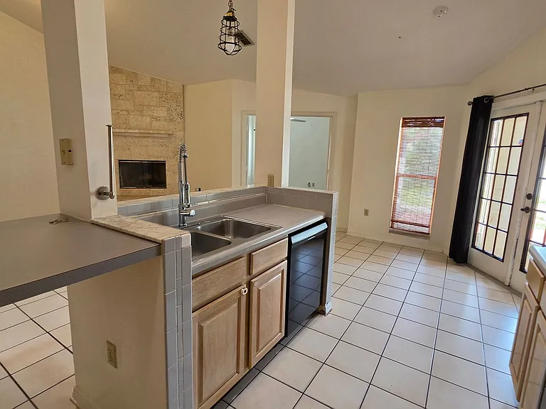 10051 Dorset Dr — Photo 11