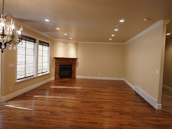 3rd image of 1282 E Round Mountain Dr