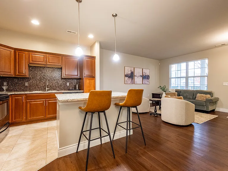 Central Park Apartments — Photo 9