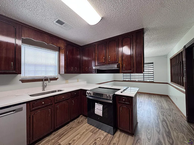 111 Rainbow Ave — Photo 6
