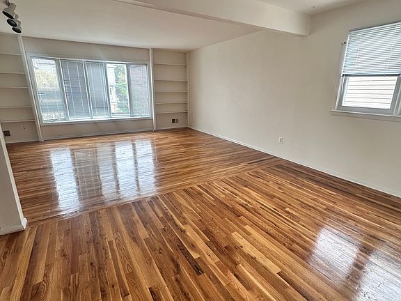 4th image of 186 Melba St Floor 2