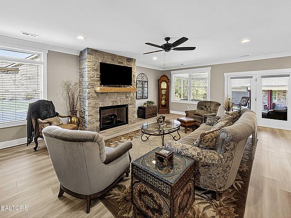3rd image of 1773 Mountain Dr