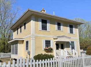 716 Orchard Pl, Fairfield, IA 52556